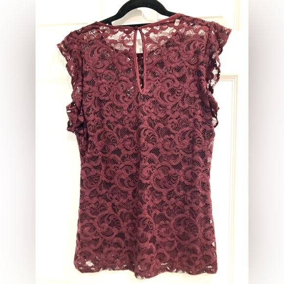 NWOT White House Black Market Flutter Sleeve Lace Shell Top Burgundy Wine Size 4 - Picture 3 of 10
